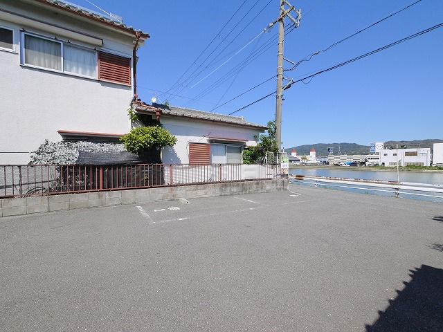 茜駐車場