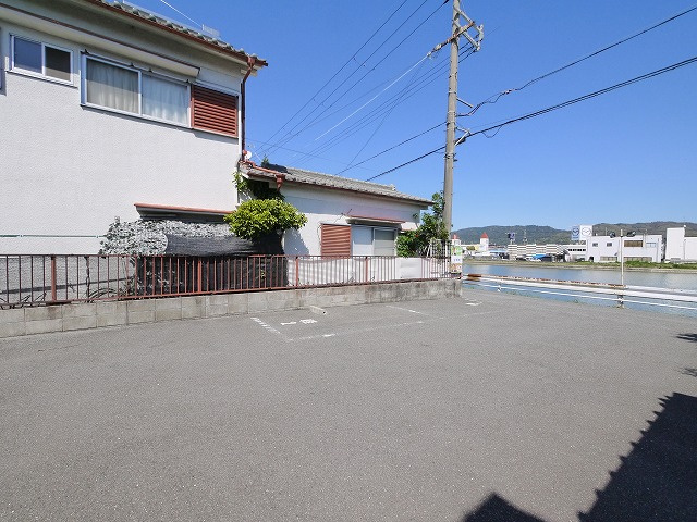 茜駐車場