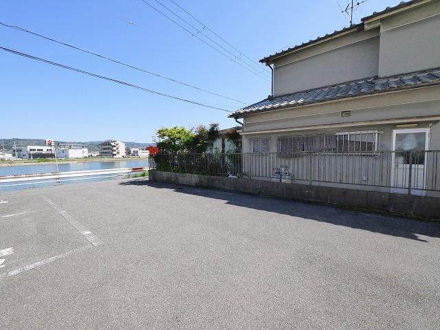 茜駐車場