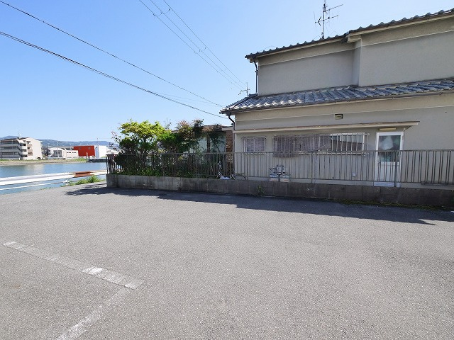 茜駐車場