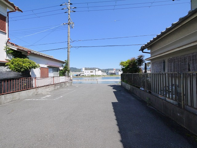茜駐車場