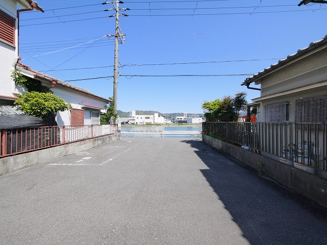 茜駐車場