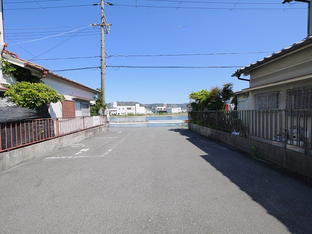 茜駐車場