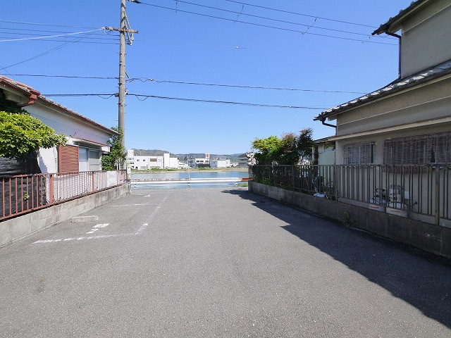 茜駐車場