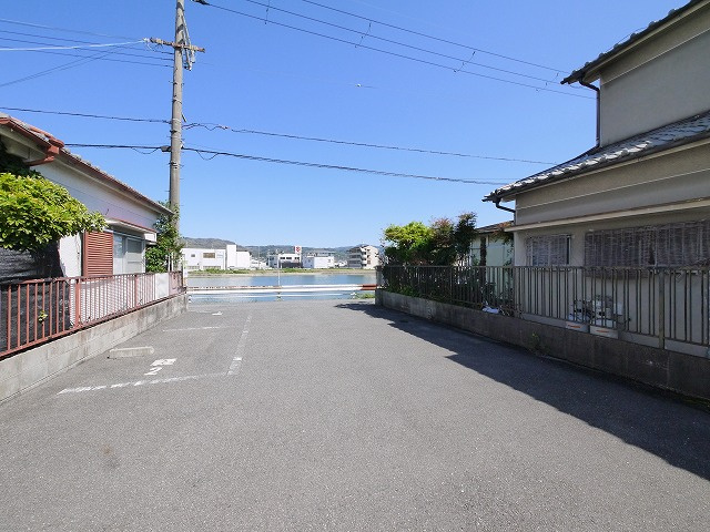 茜駐車場