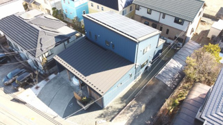 【前面道路含む現地写真】 | 外構もおしゃれにデザインされています。