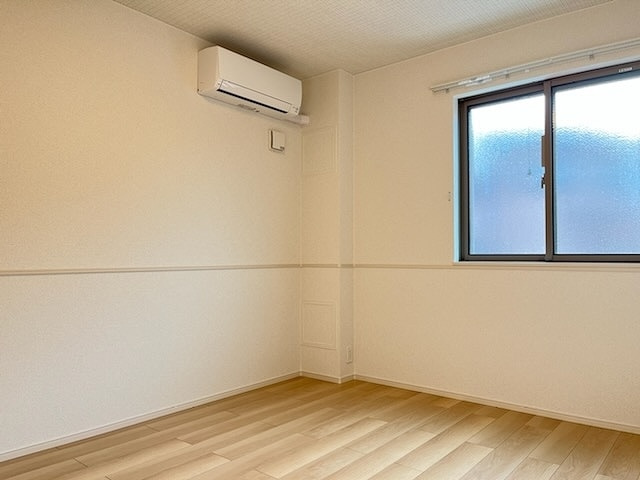 エレガンテの洋室