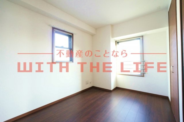 J-PLACE（ジェイプレイス）東町【キャッシュバック対象物件】の寝室|広くて明るい寝室