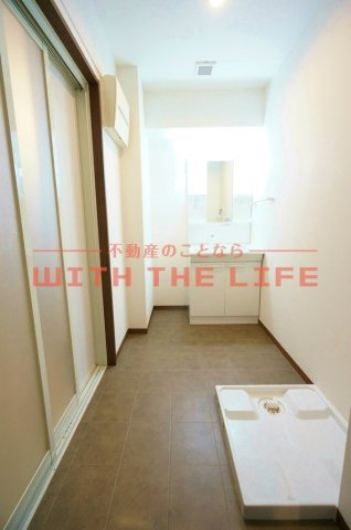 J-PLACE（ジェイプレイス）東町【キャッシュバック対象物件】の洗面所|忙しい朝には欠かせない洗面所です