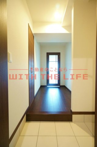 J-PLACE（ジェイプレイス）東町【キャッシュバック対象物件】の玄関|ゆったりとした玄関です