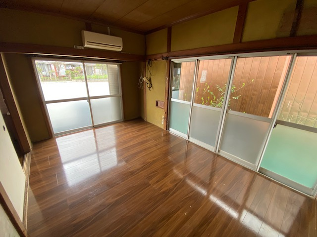 都城市平江町の中古一戸建の洋室