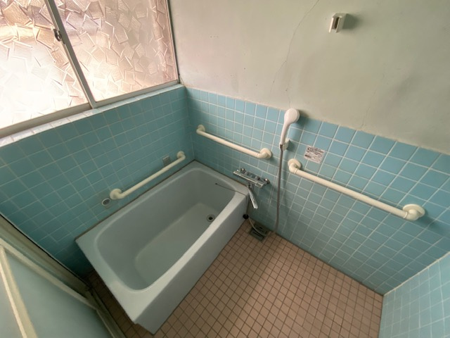 都城市平江町の中古一戸建の浴室