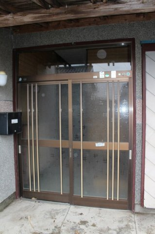 都城市平江町の中古一戸建の玄関