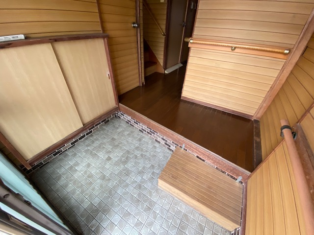 都城市平江町の中古一戸建の玄関