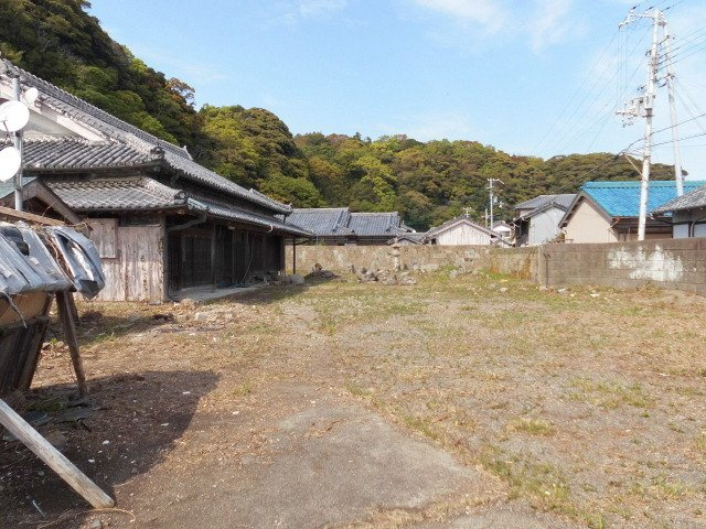 串本町田並店舗用地の駐車場|現況上物有り