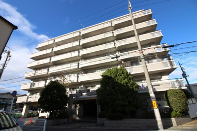 【外観】 | パレスエクセル伏見久我 | 近くに桂川が流れている自然豊かな環境のマンション。周辺には買物施設や保育機関などが充実しており生活便利なエリアです。