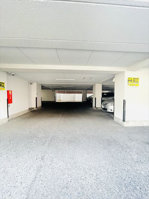 ファミール南福岡の駐車場