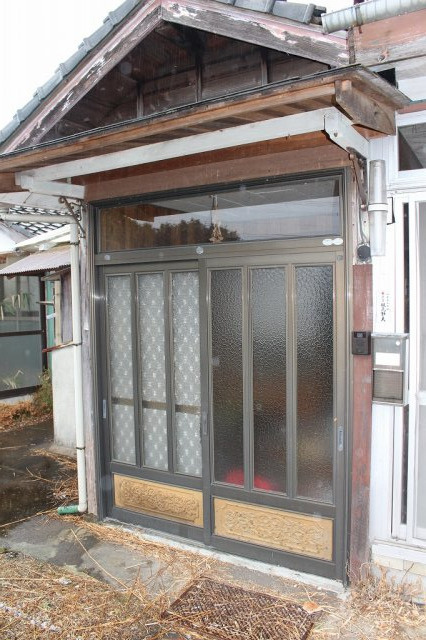 都城市志比田町の中古一戸建の玄関