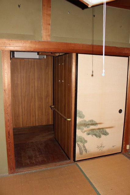 都城市志比田町の中古一戸建の収納