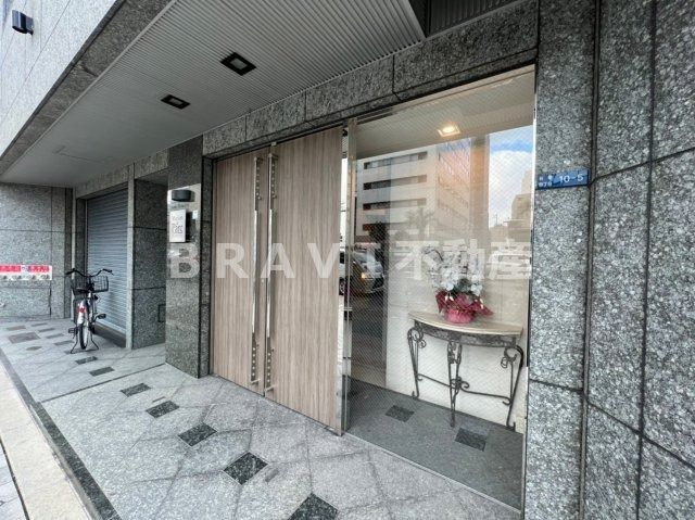 パークメゾン　BRAVI不動産のエントランス|【パークメゾン】建物の内部です