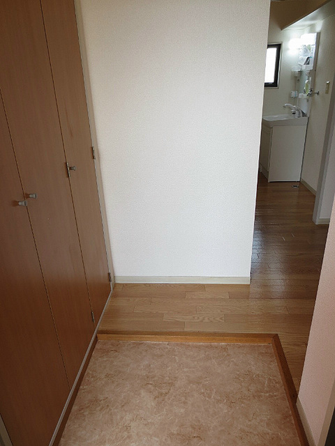 グランパルクDの玄関