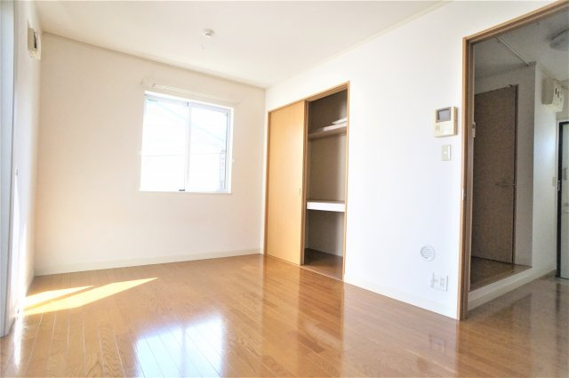 ピア リナーシェの居間・リビング|角部屋なので、2面採光のおへやで明るいですよ！