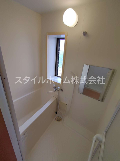 【浴室】 | ミューズイン花中A | 別部屋写真です。