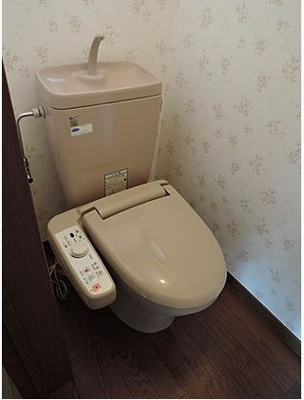【トイレ】 | ハイツボナール | 温水洗浄便座付。