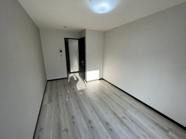 船橋市三山９丁目のアパートの居間・リビング