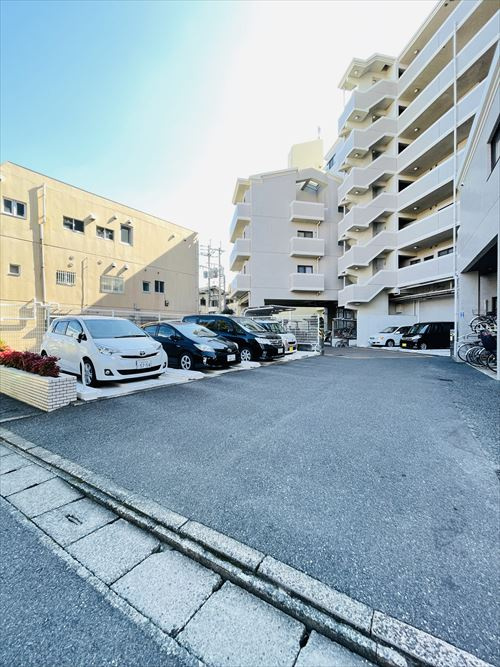 南福岡パークホームズの駐車場