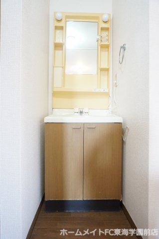 熊本市北区楡木２丁目のアパートの独立洗面台