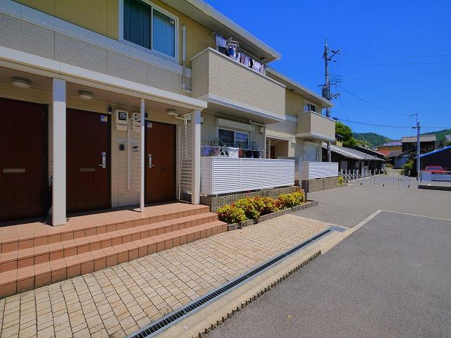 メゾン・ド・ローゼス高畑のエントランス