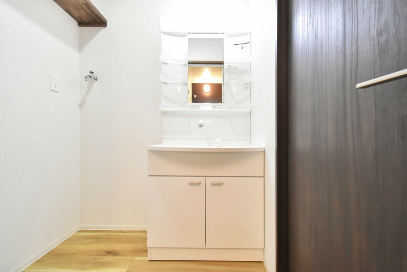 コル・クラージュ【キャッシュバック対象物件】の洗面所|ゆったりとスペースのある洗面所