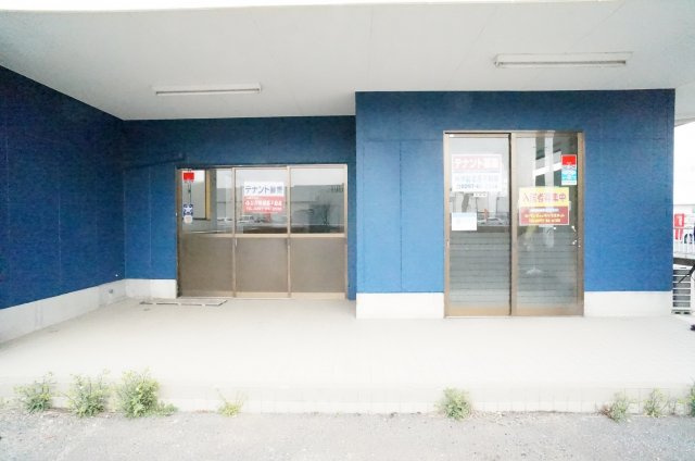 レジリエンス松ケ丘1階のエントランス