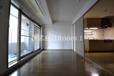 【居間・リビング】 | ディア大手前 | ゆったりとしたリビングです