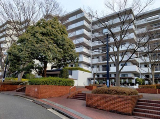 【外観】 | 総戸数１２０戸、１９８８年３月築、管理人は日勤勤務につき管理体制良好です♪