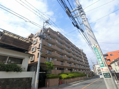 【外観】 | 朝日シティパリオ鶴見岸谷 | 総戸数６５戸、１９９４年３月築、管理人は日勤勤務につき管理体制良好です♪
