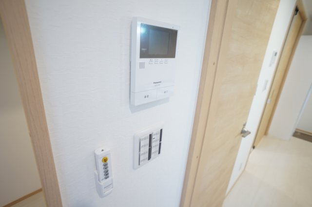 エスカイヤーⅦのセキュリティ|ＴＶモニタホンは、訪問者の顔が見えるので安心ですね。