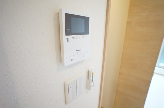 船橋市前原西２丁目のアパートのセキュリティ|ＴＶモニタホンは、訪問者の顔が見えるので安心ですね