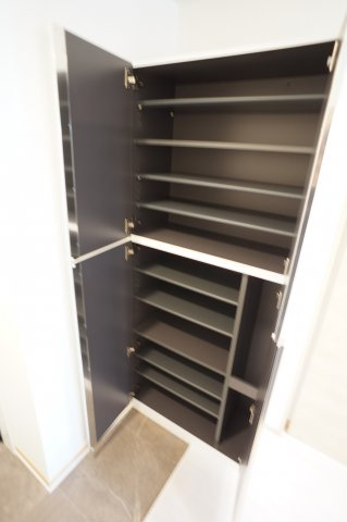 船橋市前原西２丁目のアパートのその他|シューズボックスは大きいです。