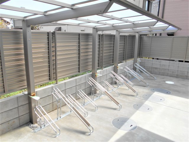 船橋市前原西２丁目のアパートのその他共用部分|屋根付きの自転車置き場！！