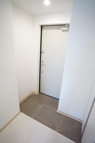 船橋市前原西２丁目のアパートの玄関|玄関は段差も少なく、広い空間です。