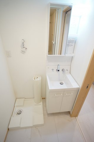 船橋市前原西２丁目のアパートの洗面所|コンパクトで、シンクの深みもあるシャンプードレッサー