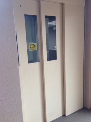 【その他共用部分】 | サンヴェール藤が丘 | お買い物時やベビーカーの出し入れに便利なエレベーター付です。