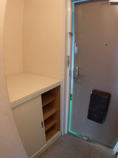 シャトーアンビシャスの玄関