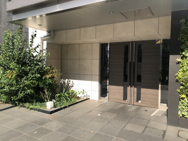 ジェノヴィア新宿グリーンヴェールのエントランス