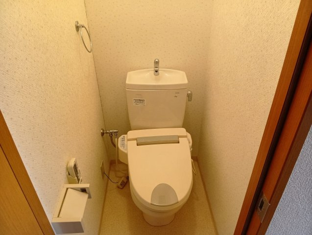 E-CASA入明のトイレ|落ち着いた色調のトイレです