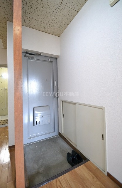 ラ・プラージュ西観音の玄関