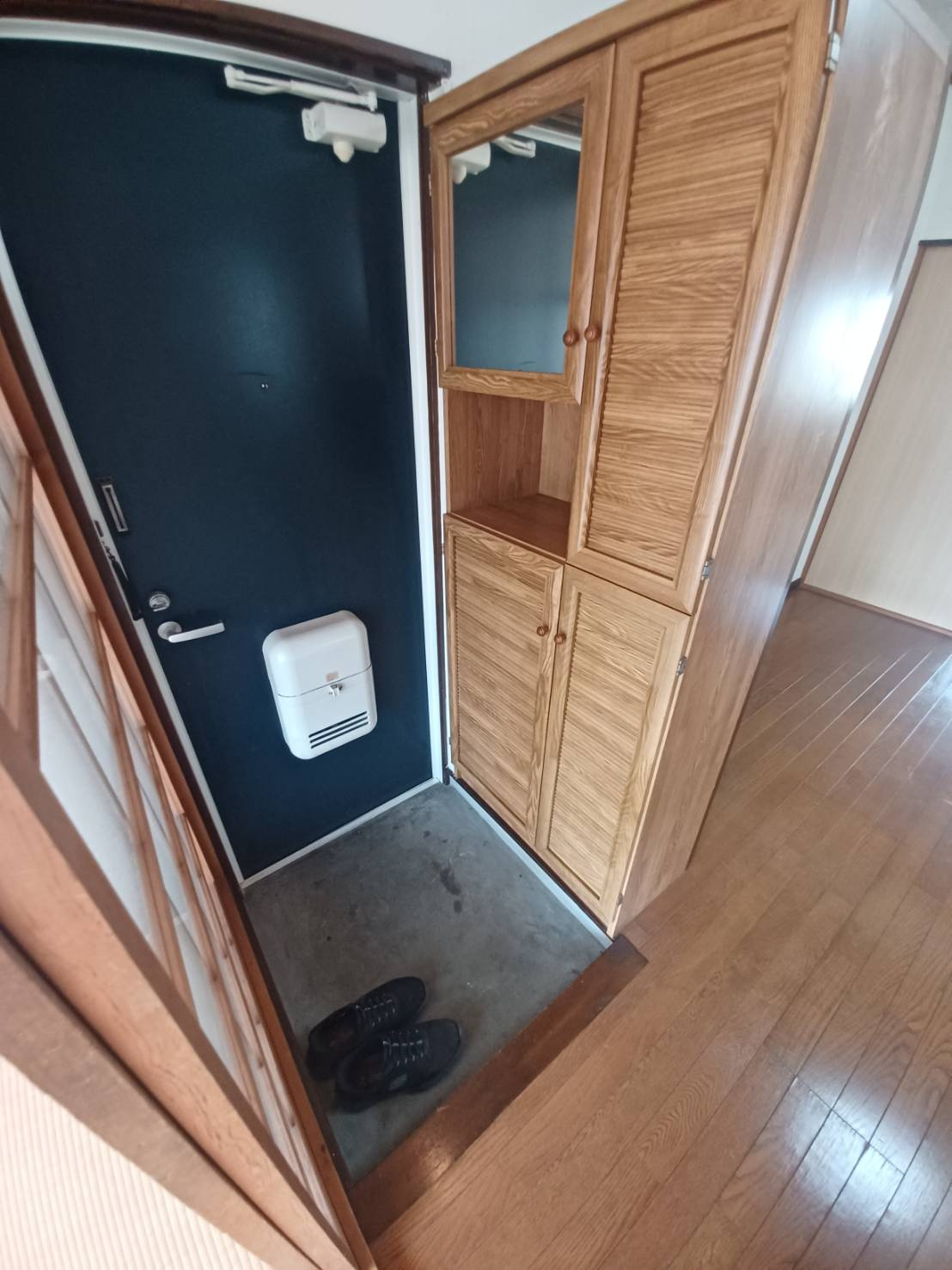 コーポミマスの玄関