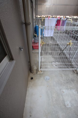 【設備】 | ロイヤルハイツ深井清水 | 室外洗濯機置き場